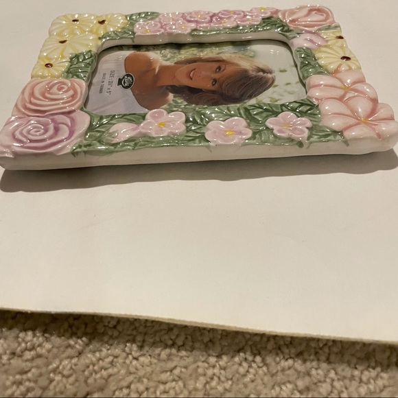 Vintage LaVie ceramic photo frame. Painted floral motif - Picture 3 of 9